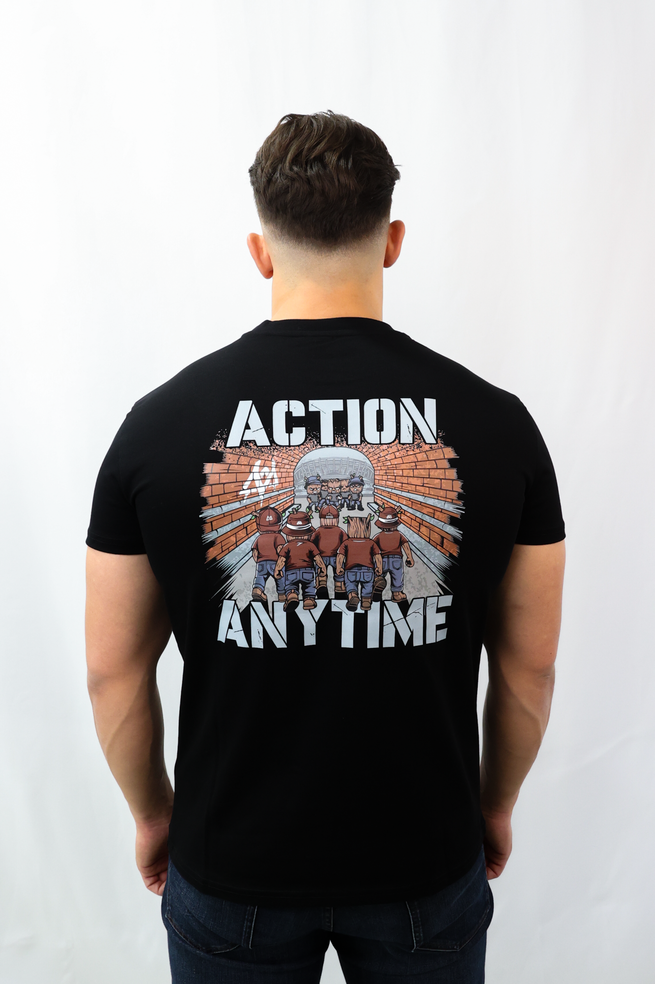 LIVE IS AN AVANTURA T-SHIRT BLACK