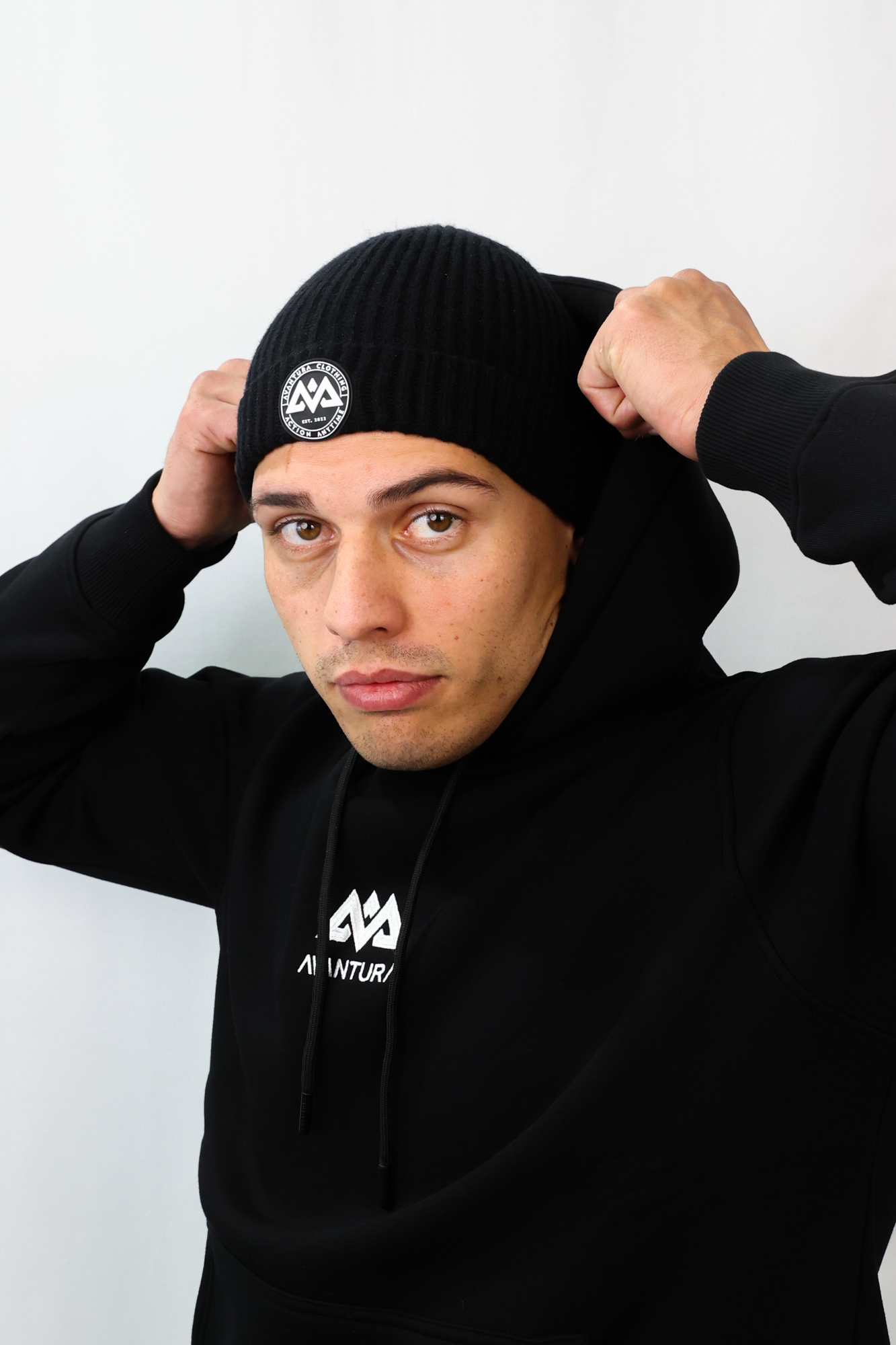 BEANIE AVANTURA BLACK PATCH LOGO