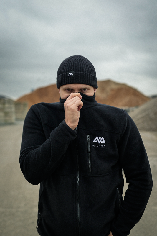 BEANIE AVANTURA BLACK SMALL LOGO