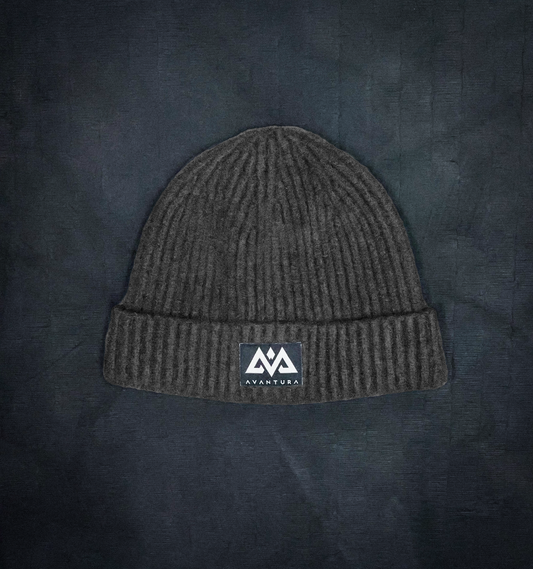 BEANIE AVANTURA GRAY PATCH LOGO