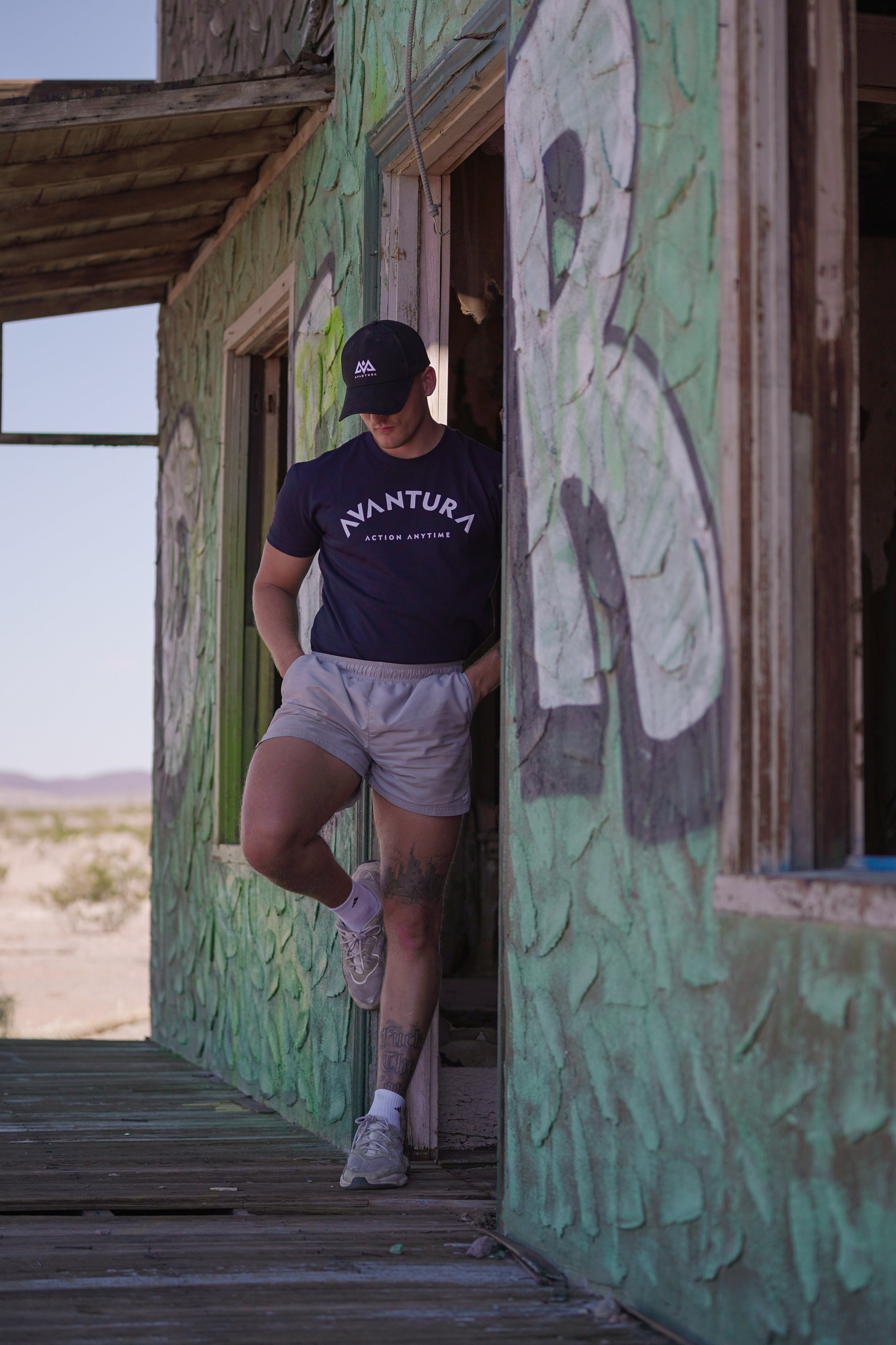 CURVED LETTERS T-SHIRT DARK BLUE